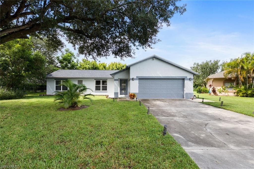 689 Grove DR NAPLES, FL 34120