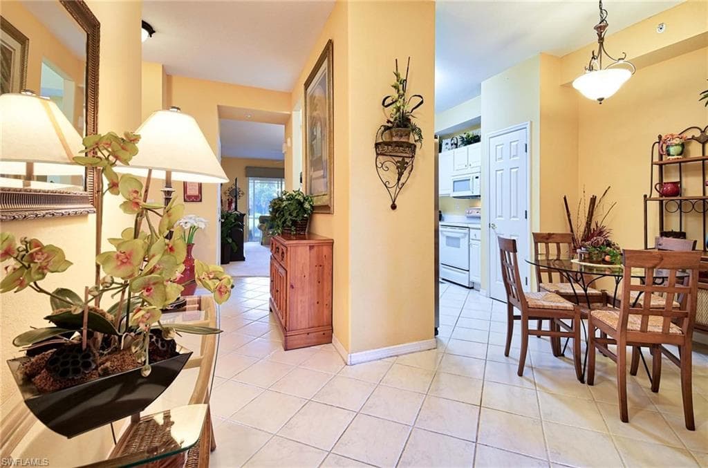 3964 Bishopwood CT E 102 NAPLES, FL 34114
