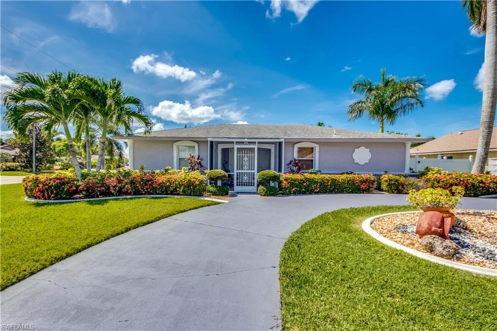 526 Wildwood PKWY CAPE CORAL, FL 33904