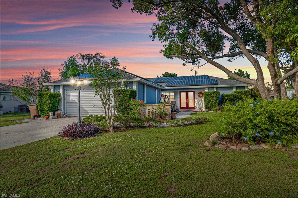 221 Burnside ST LEHIGH ACRES, FL 33936