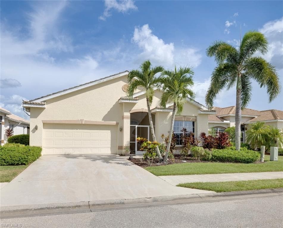 2060 Oxford Ridge CIR LEHIGH ACRES, FL 33973