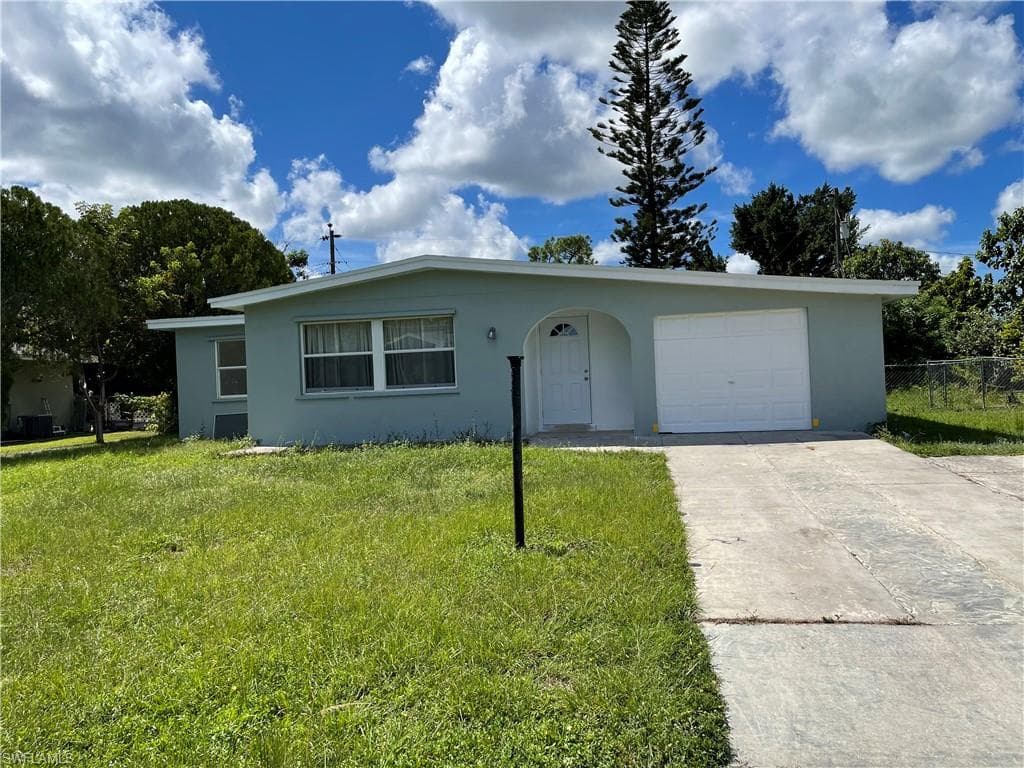 1122 Gifford AVE N LEHIGH ACRES, FL 33936