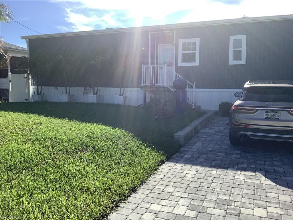 2642 York RD ST. JAMES CITY, FL 33956