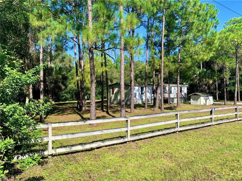 8360 Barbie LN NORTH FORT MYERS, FL 33917