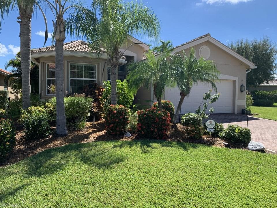11215 Yellow Poplar DR FORT MYERS, FL 33913