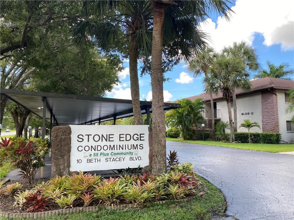 10 Beth Stacey BLVD 212 LEHIGH ACRES, FL 33936
