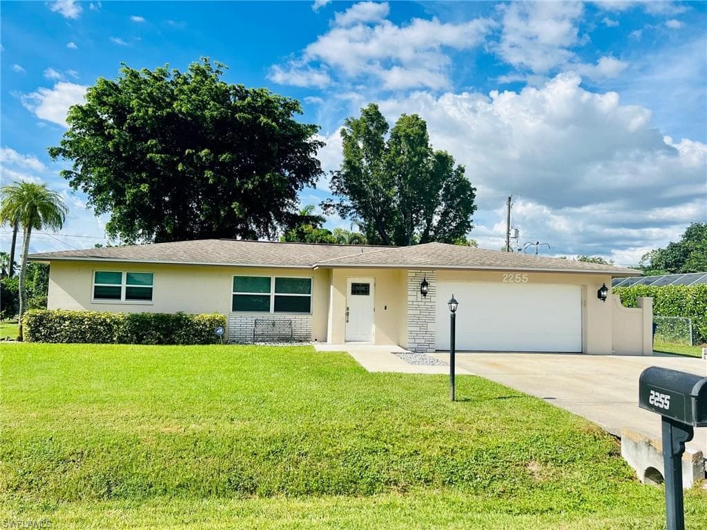 2255 Ephraim AVE FORT MYERS, FL 33907