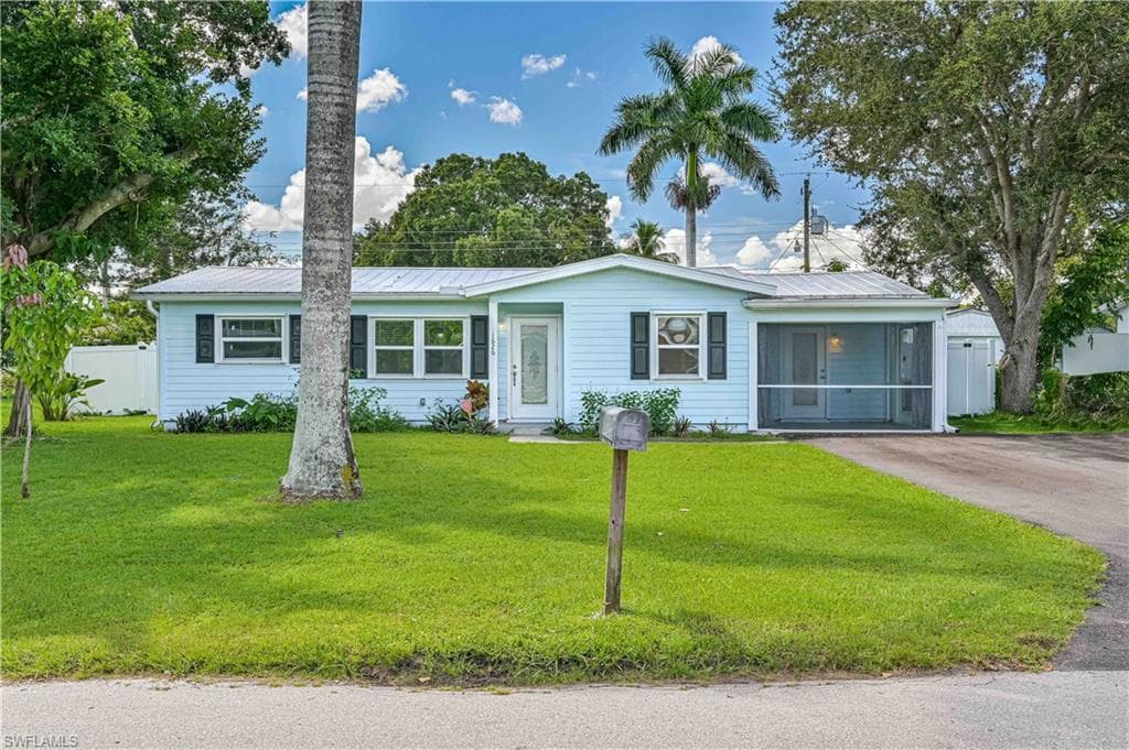 1626 Grace AVE FORT MYERS, FL 33901