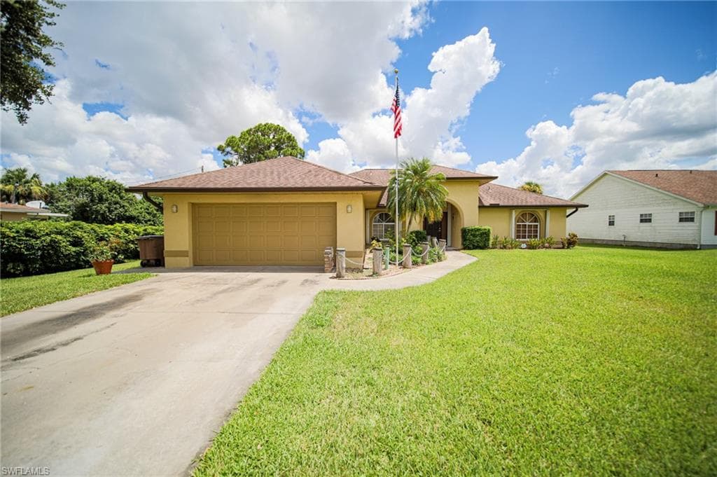 302 Cleveland AVE LEHIGH ACRES, FL 33936