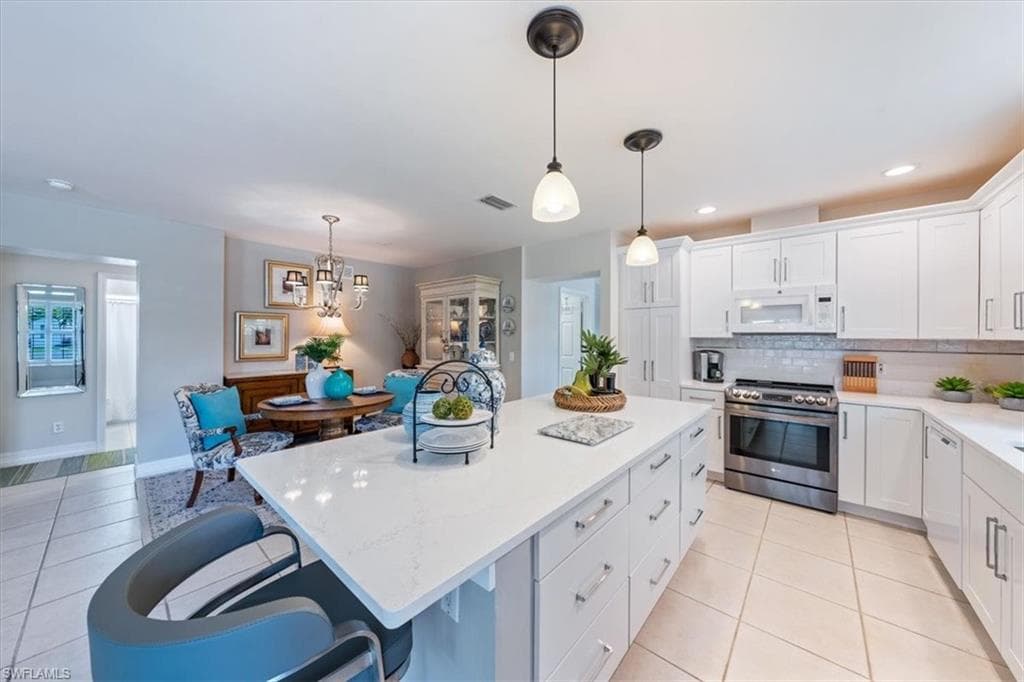 798 107th AVE N NAPLES, FL 34108