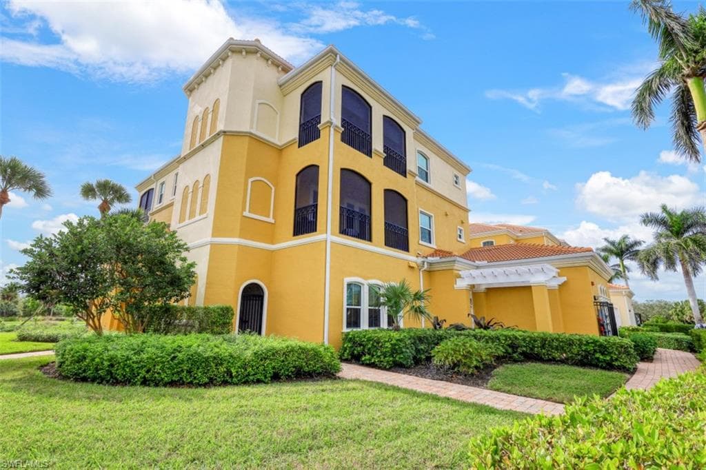 1466 Borghese LN 201 NAPLES, FL 34114