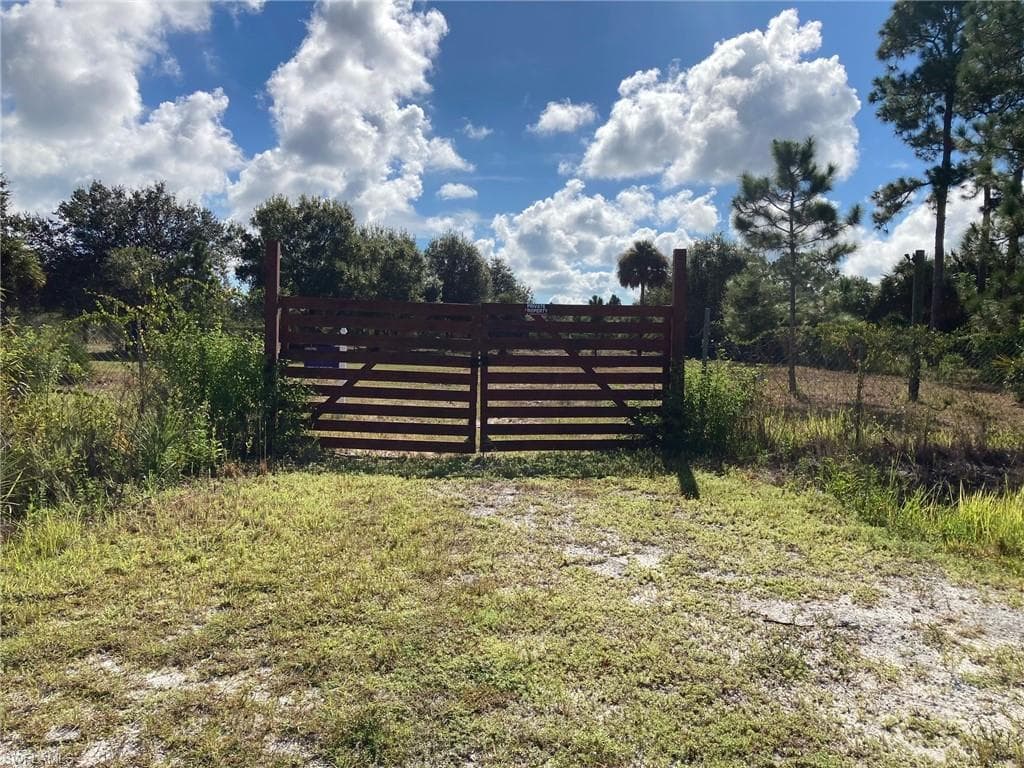 825 S Live Oak ST CLEWISTON, FL 33440