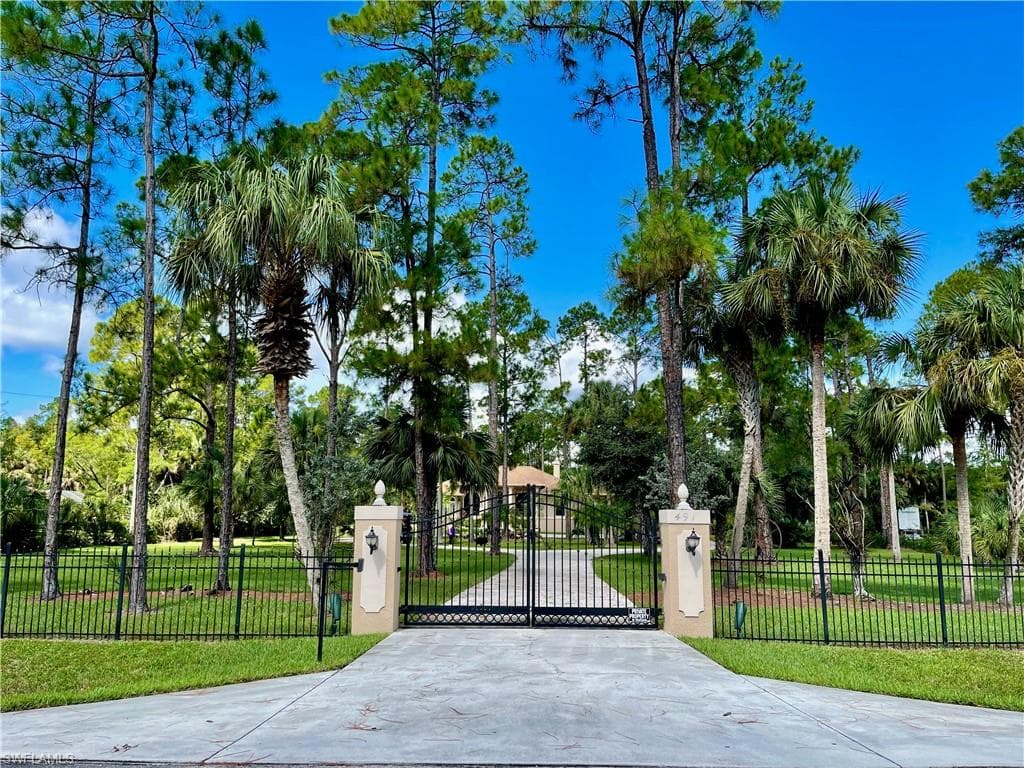 491 3rd ST SW NAPLES, FL 34117