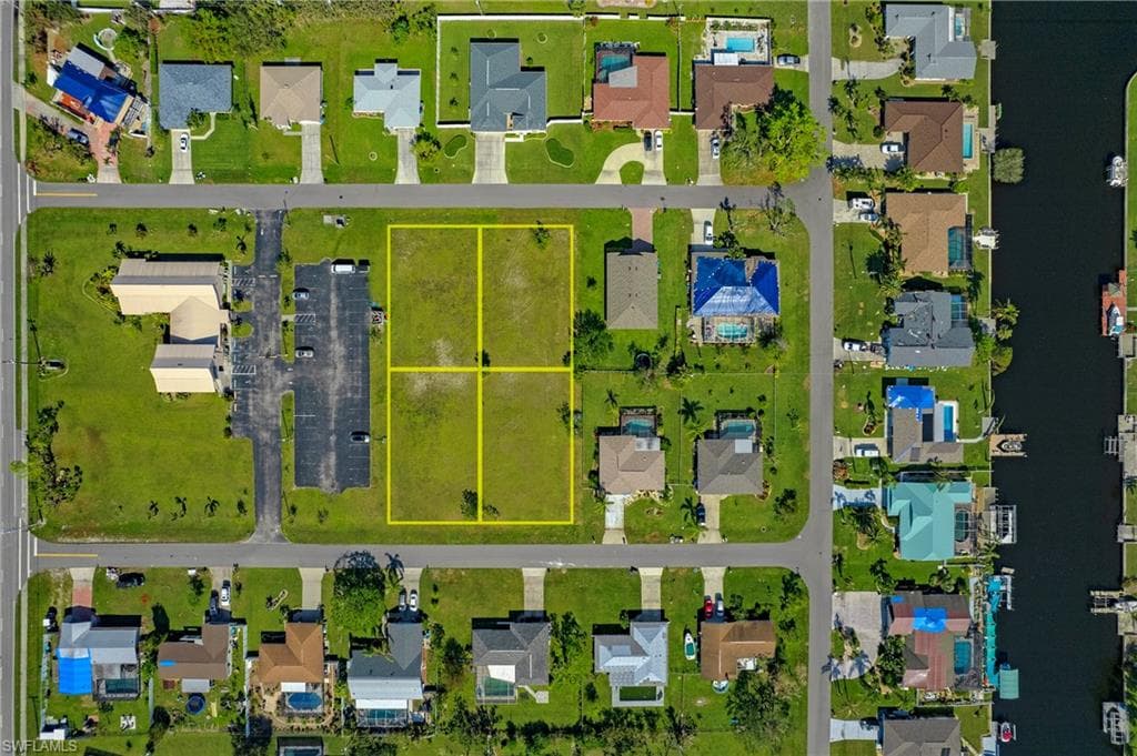 915 SE 23rd ST CAPE CORAL, FL 33990