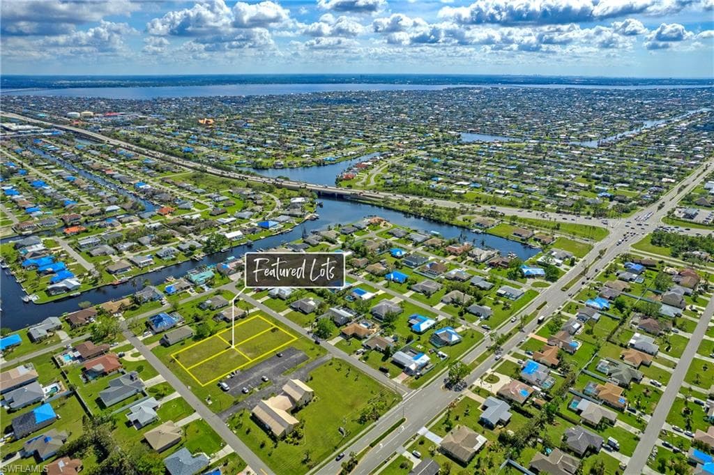 920 SE 22nd TER CAPE CORAL, FL 33990