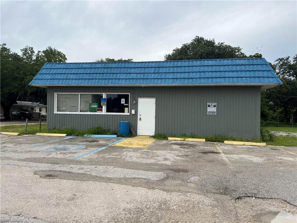 2453 Edison AVE FORT MYERS, FL 33901