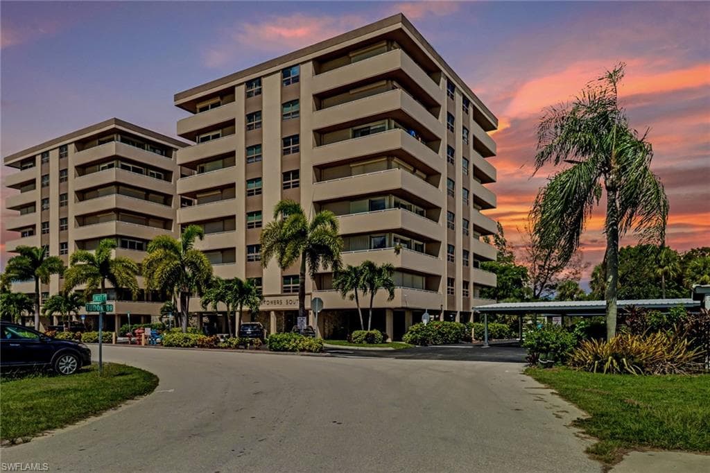 4807 Sunset CT 407 CAPE CORAL, FL 33904