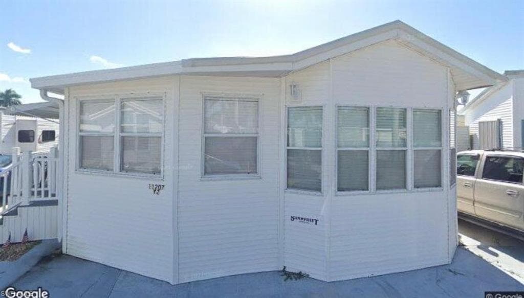 11207 Sunglow LN FORT MYERS, FL 33908