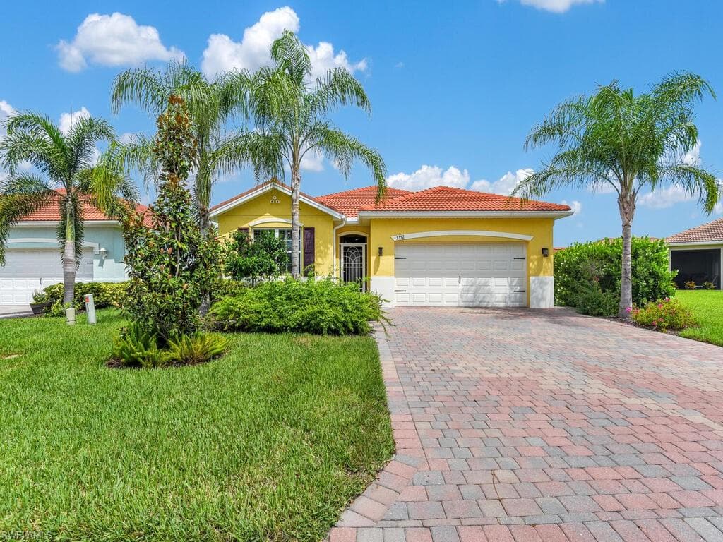 3352 Apple Blossom DR ALVA, FL 33920
