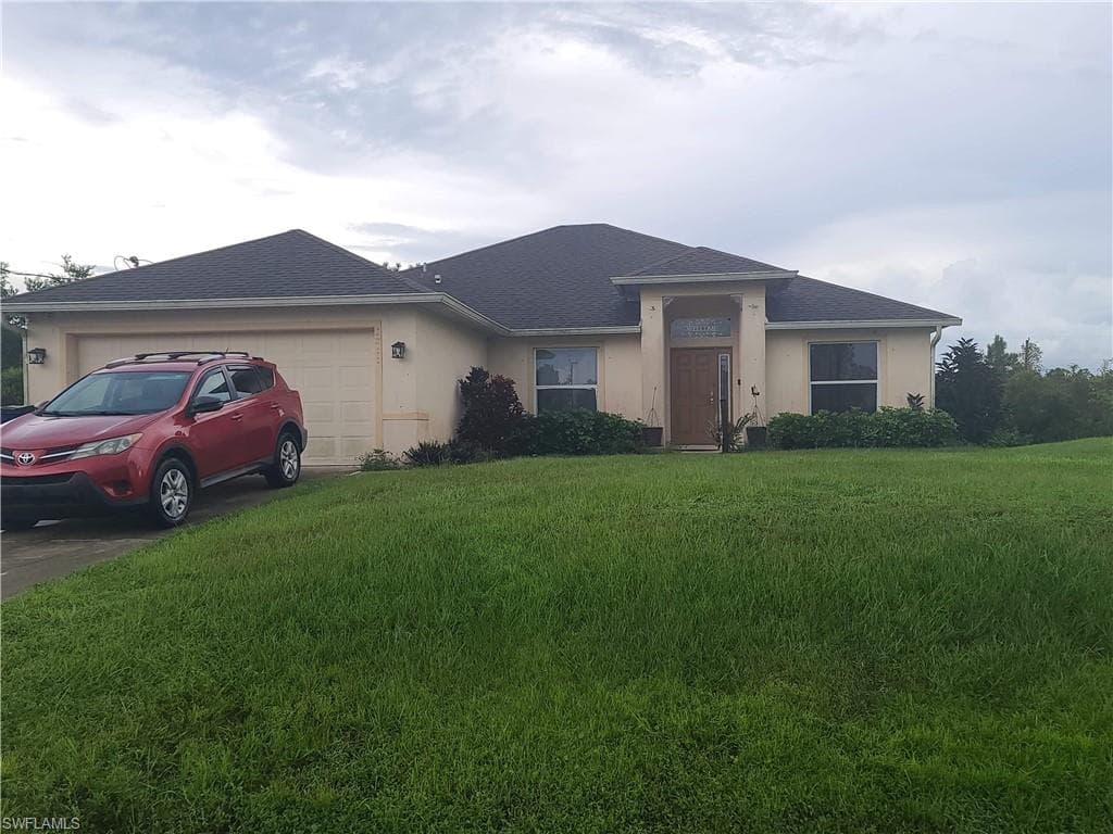 2811 44th ST W LEHIGH ACRES, FL 33971