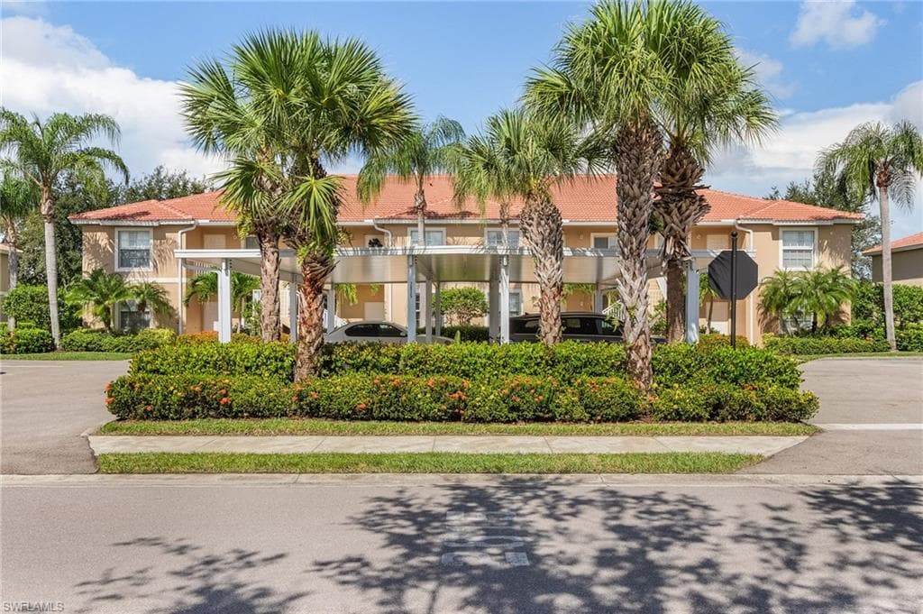 2815 Cypress Trace CIR 2-102 NAPLES, FL 34119