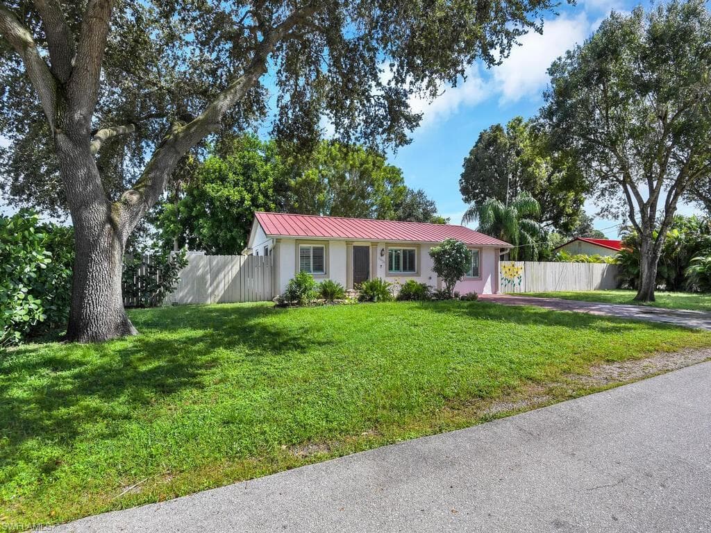 11026 Smokey DR BONITA SPRINGS, FL 34135