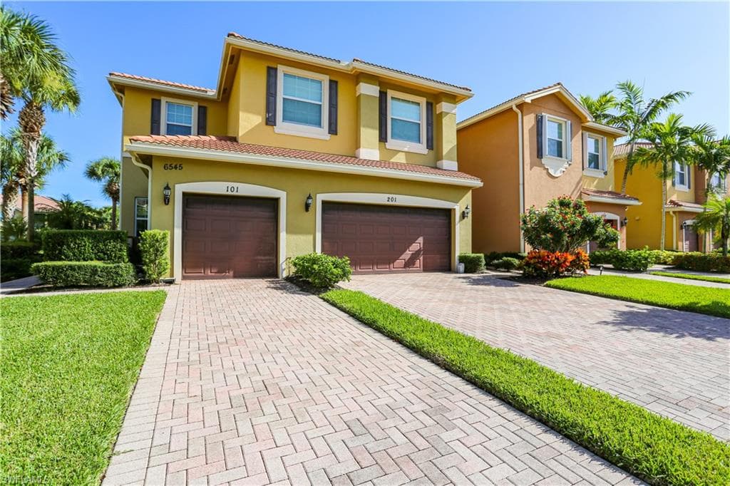 6545 Monterey PT 101 NAPLES, FL 34105