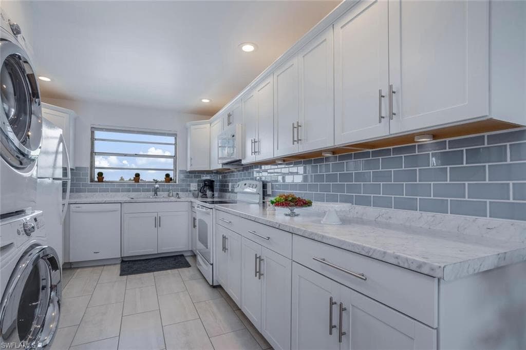 4372 27th CT SW 2-403 NAPLES, FL 34116