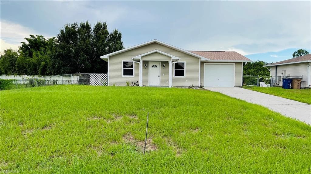 3907 35th ST SW LEHIGH ACRES, FL 33976