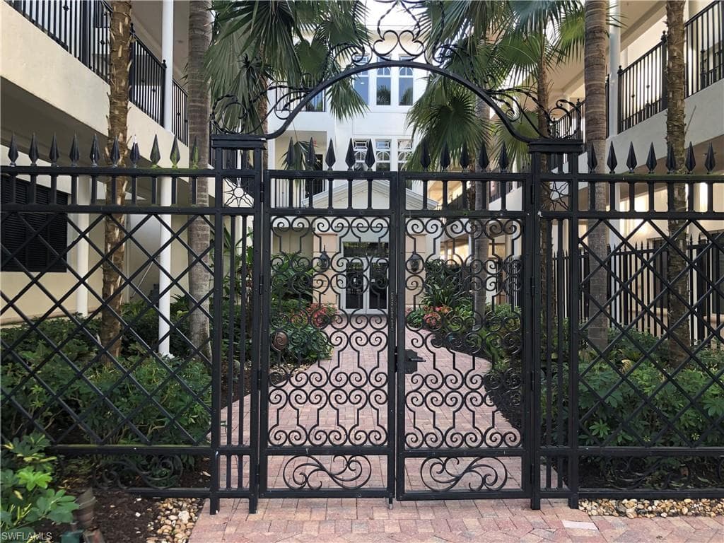 1400 Gulf Shore BLVD N 310 NAPLES, FL 34102