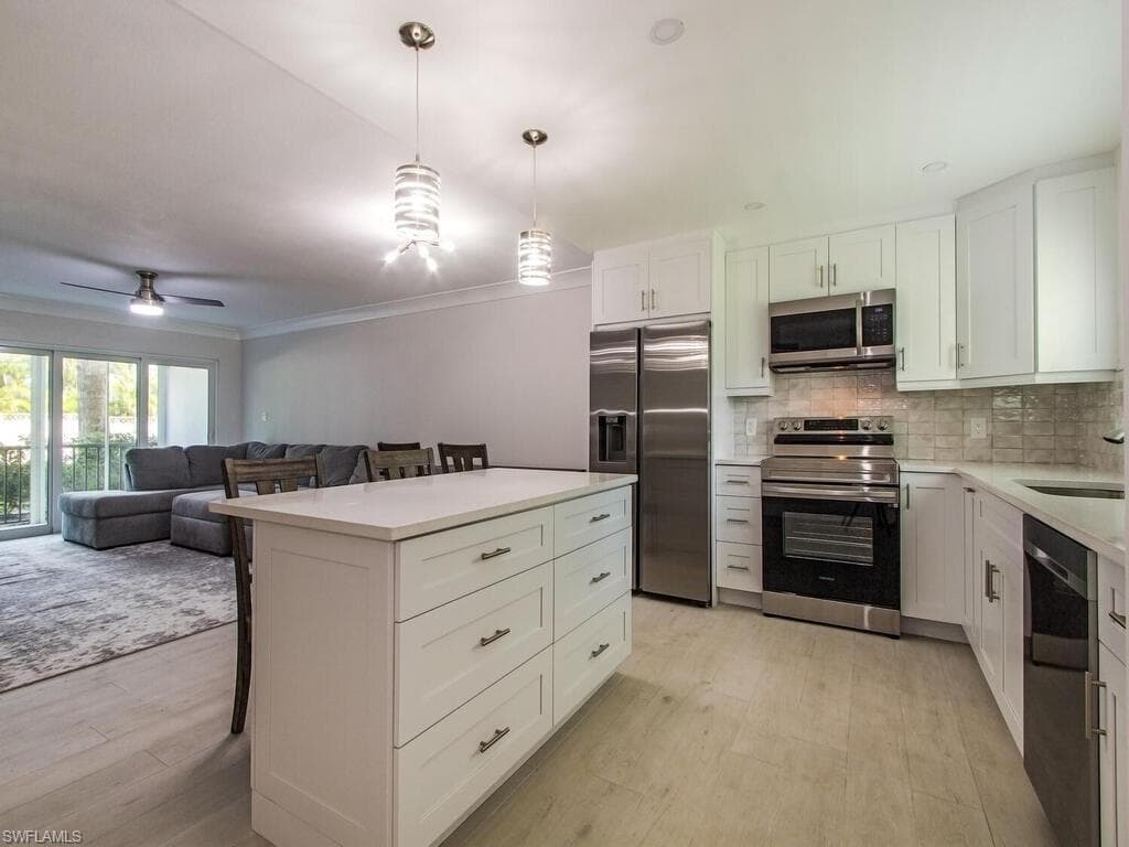 5 High Point CIR W 112 NAPLES, FL 34103