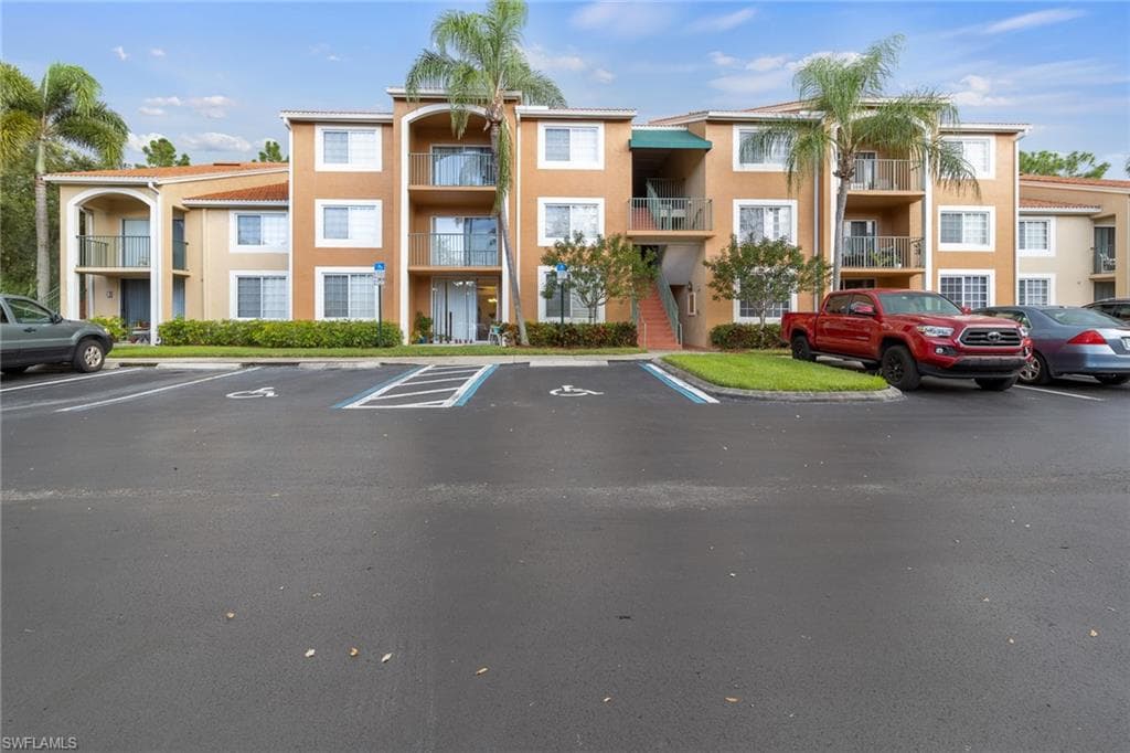 1260 Wildwood Lakes BLVD #103 NAPLES, FL 34104