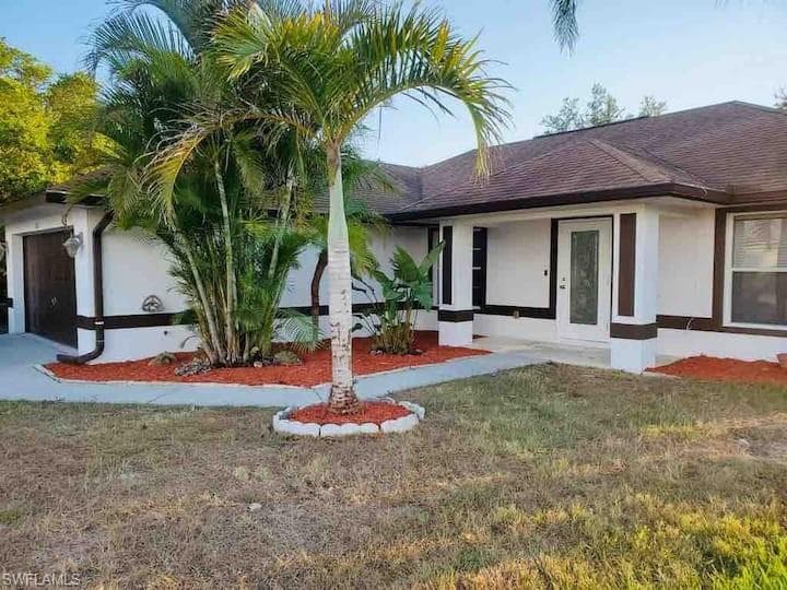 903 Rita AVE N LEHIGH ACRES, FL 33971