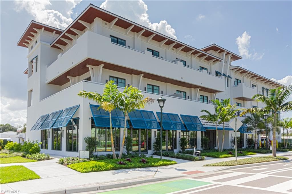 101 8th ST S 204 NAPLES, FL 34102