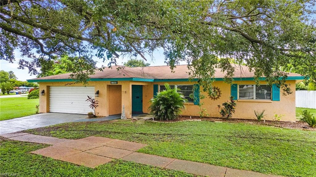1701 Ridgecrest ST LEHIGH ACRES, FL 33936