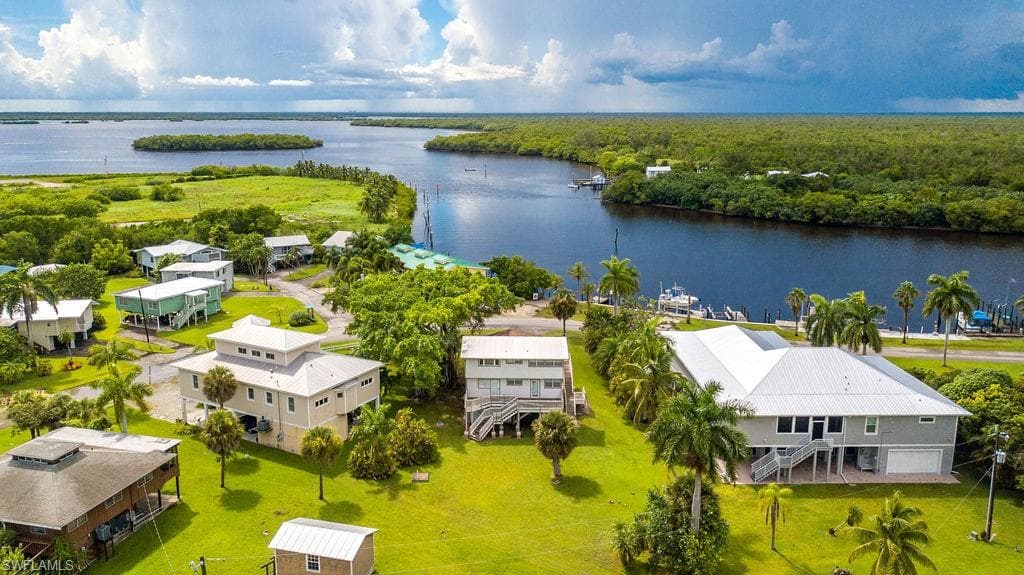 405 Riverside DR EVERGLADES CITY, FL 34139