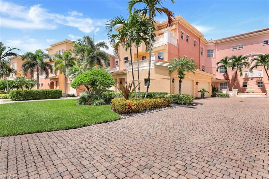 522 Avellino Isles CIR 5101 NAPLES, FL 34119