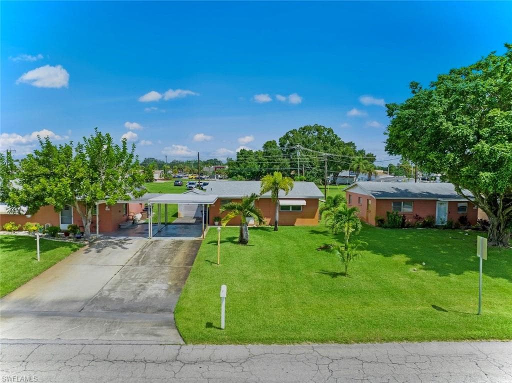 1105 Broad ST N LEHIGH ACRES, FL 33936