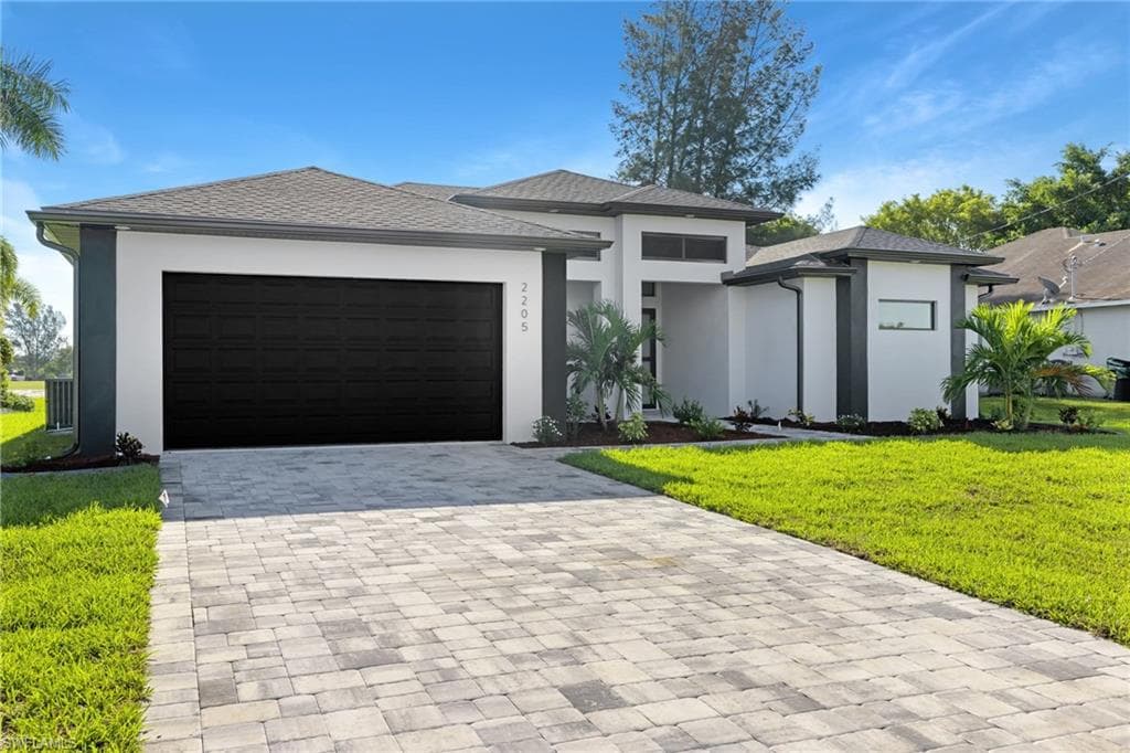 2205 SW 8th CT CAPE CORAL, FL 33991