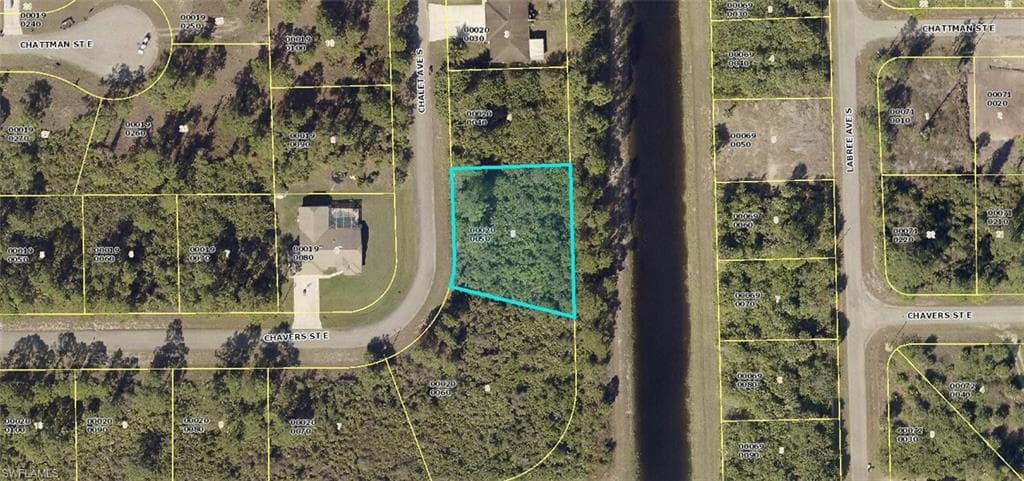 417/419 W Chalet AVE LEHIGH ACRES, FL 33974