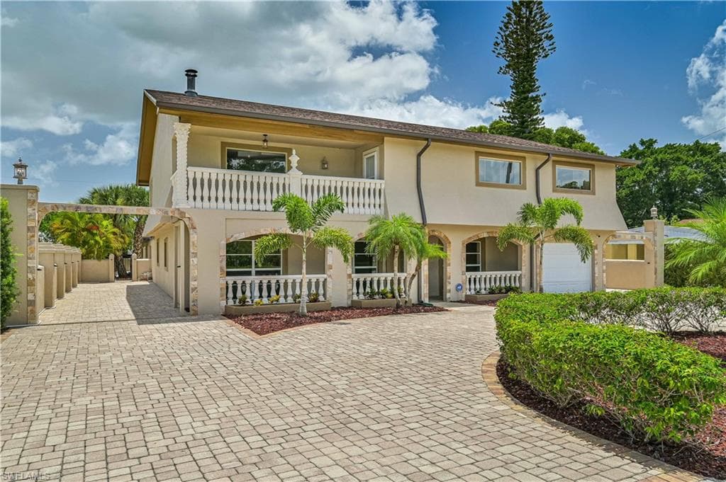 1434 Alhambra DR FORT MYERS, FL 33901