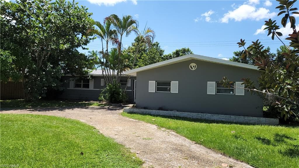 1530 Passaic AVE FORT MYERS, FL 33901