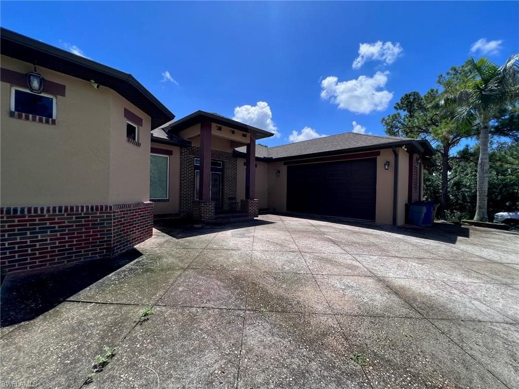 1118 Dixie AVE LEHIGH ACRES, FL 33972