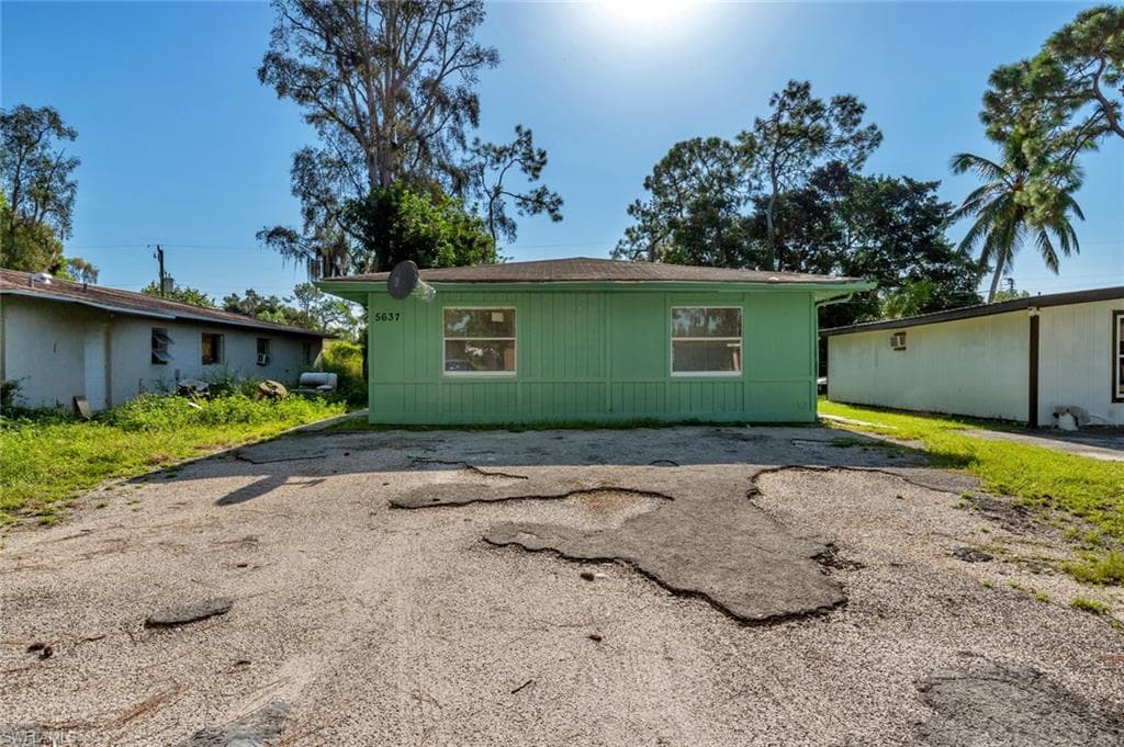 5637-5639 5th AVE FORT MYERS, FL 33907