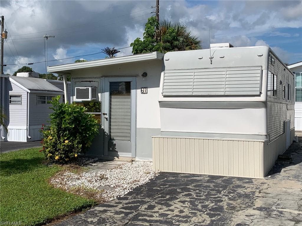 67 Kumquat LN 190 NAPLES, FL 34114
