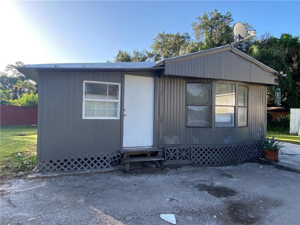 8711 Ortiz CIR FORT MYERS, FL 33905