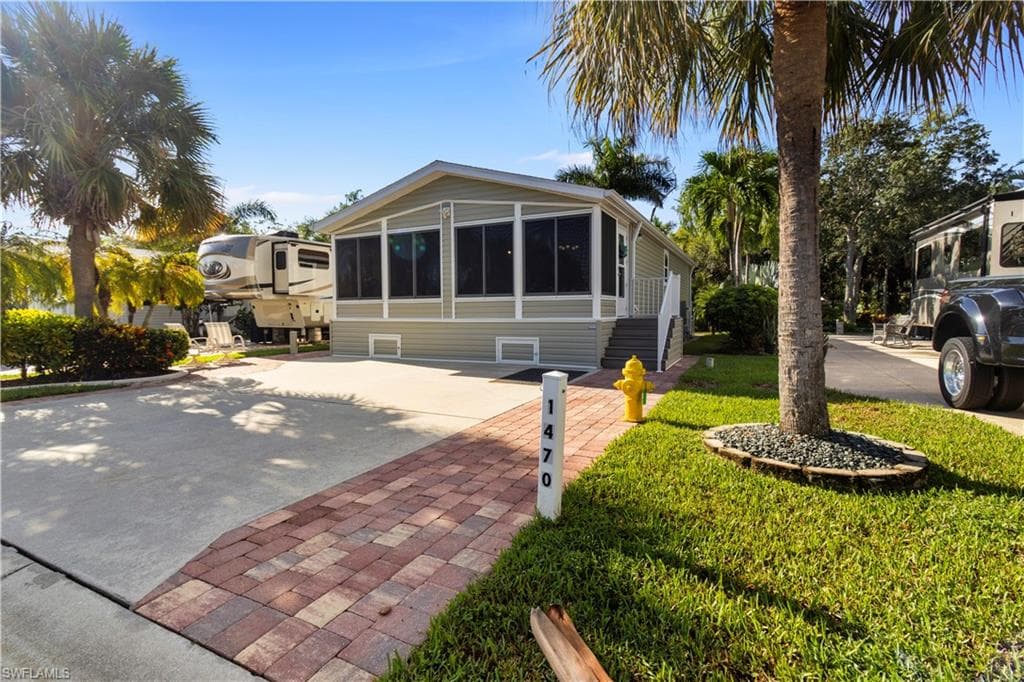 1470 Diamond Lake CIR NAPLES, FL 34114