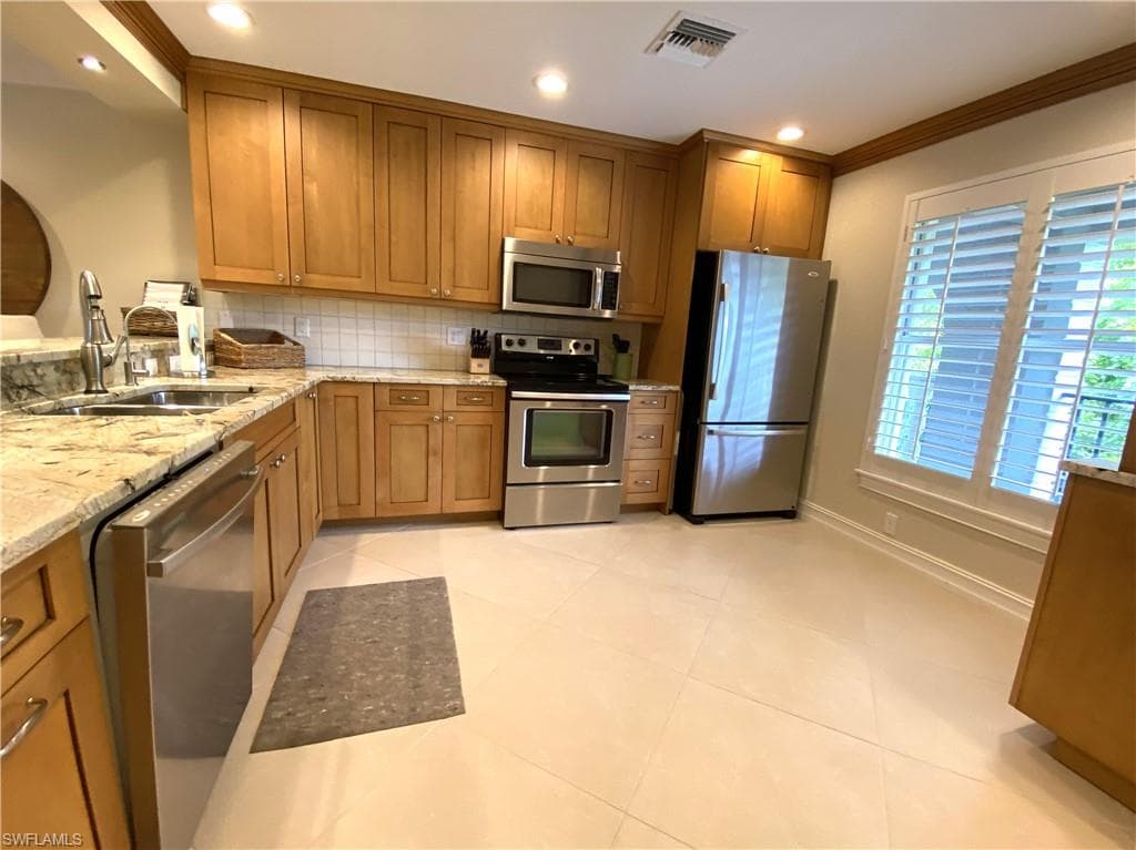 9101 Vanderbilt DR 1-304 NAPLES, FL 34108