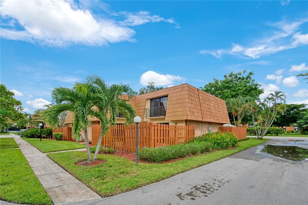 1721 Park Meadows DR 4 FORT MYERS, FL 33907