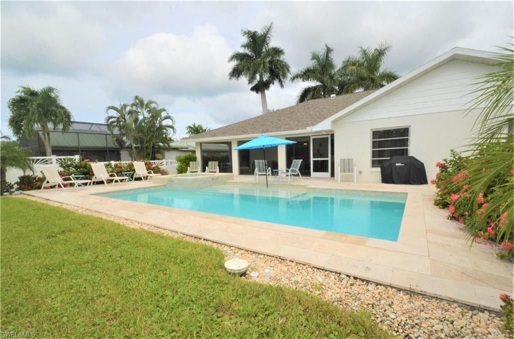 562 96th AVE N NAPLES, FL 34108